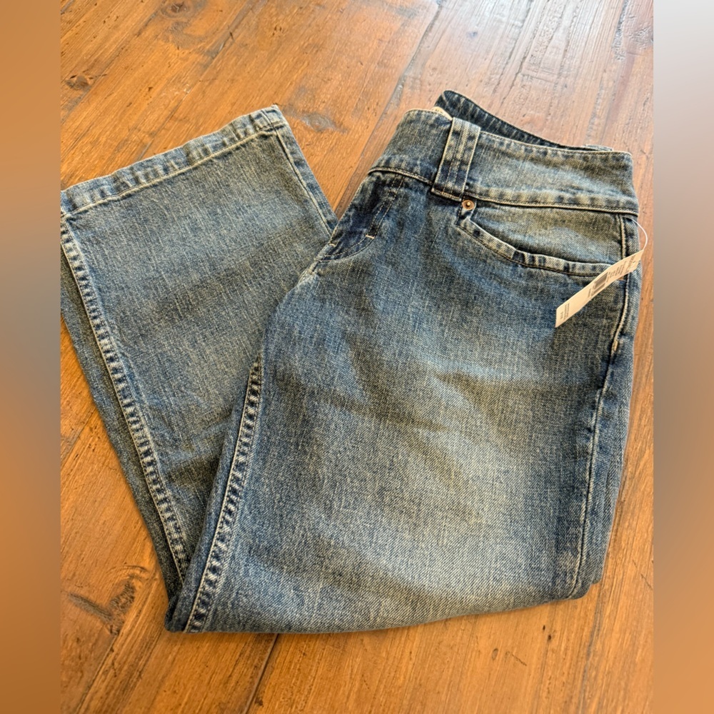 Sergio Valente Venice Crop woman’s jeans  NEW WITH TAGS. Iced Washed. Size 30.